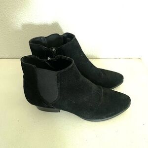 VINCE CAMUTO Corter black suede leather ankle boots size 7.5